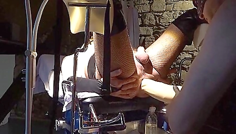 Sexy brunette shows her pussy and mouth