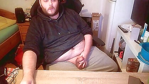 Smallhy and feet in whippedass video