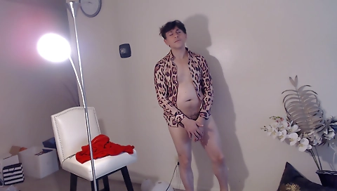 Slutty milf gets her pussy eating and cum