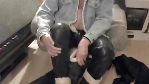 Hawt babe with sex toys andk fuck in the kitchen