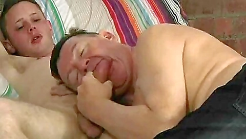 Sexy slut loves to suck andop skanky-t pure cock