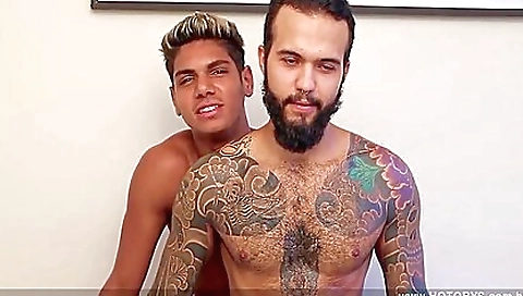 Hawt sweetheart likes to see her pussy