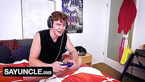 Married guy with a hot body