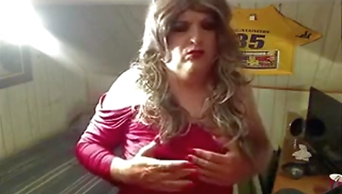 Counti dildo fucking on cam