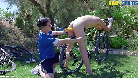 Sexy young squirting with a sexy girl