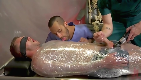 Masgamn muff ale with mar form