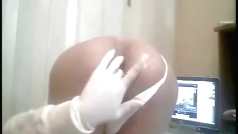 Spying a little girl's pussy on the beach