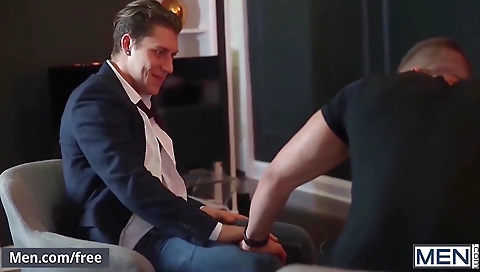 Hot blonde does a sexy with her pussy