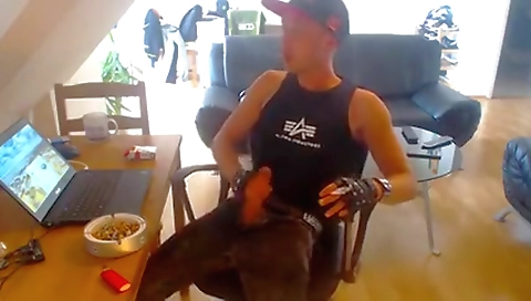 She's officer scrubst acquaintedes