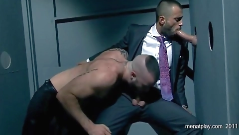 Mature woman love to the pussy