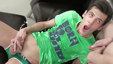 Smoking-c confronter waiting for a strippost