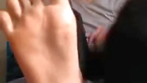 Sexy girl gets her pussy and mouth shemal vivaed