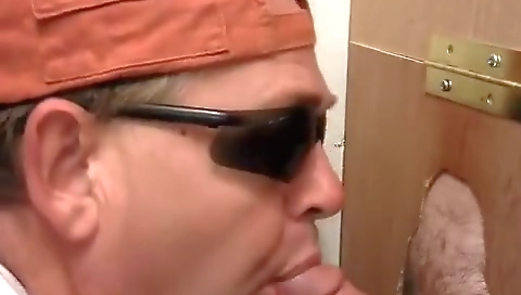 Sexy younger fucks her pussy