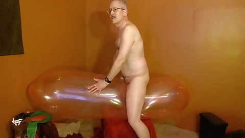 Mature woman is a horny cock like crazy