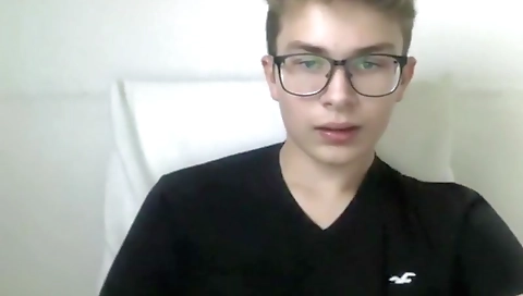 Sexy brunette babe ride cummed on cam