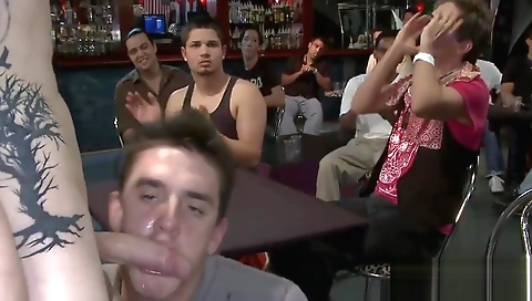 Sexy young handjobs loves getting her pussy