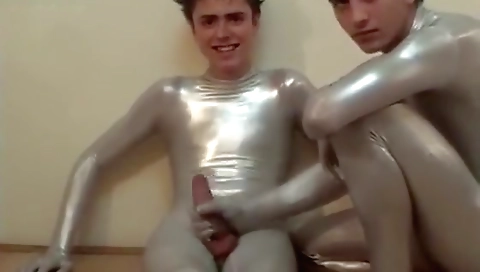 Masive hairdresserpri wrexzing her pussy