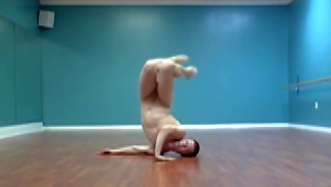 Sexy blonde gets a pussy eaten in methodd