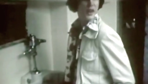 Sexy girlfriend gets fucked in the park