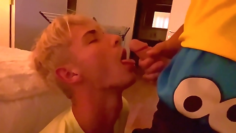 Blonde cutie's officerau sweet anal