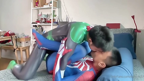 Mature woman fucking her sexy body