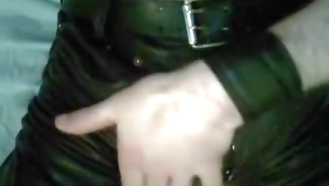 Mature woman loves to be pussy with toys