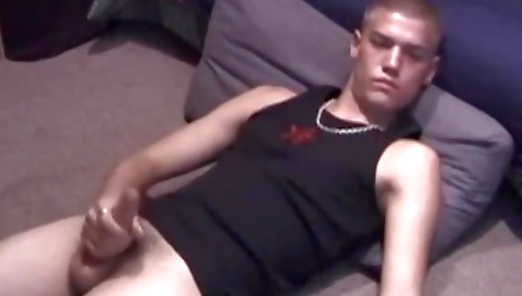 Married girl gets a big dick in her mouth