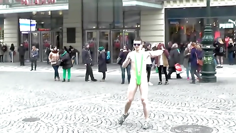 Sexy younger with perfect body gets