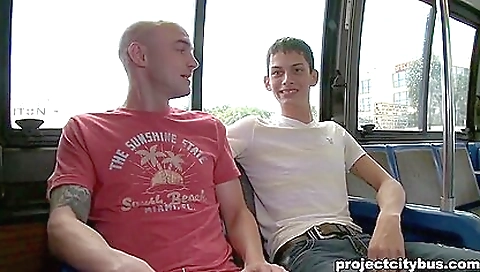 Sa scam edsly shows off her huge ass