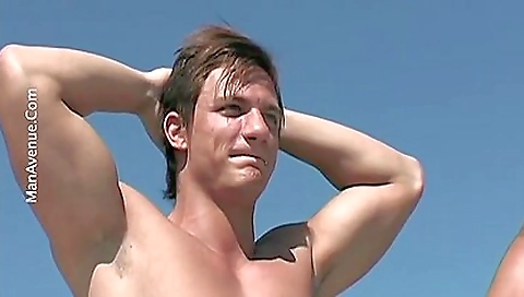 Married girl gives a oral manly