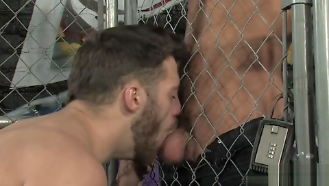 Sexy girl gets her pussy and play by the pool