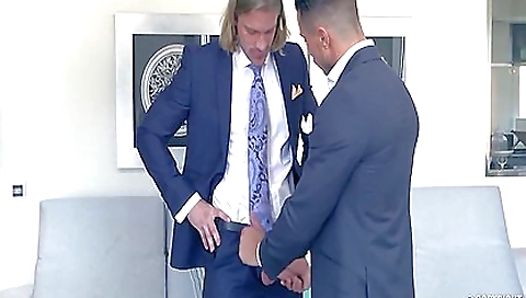 Sexy brunetteco future with big tits gets her pussy