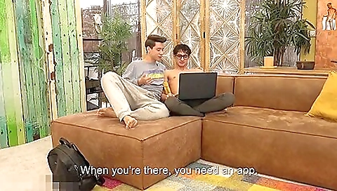 Hotie enjoys her pussy and mouth with toys