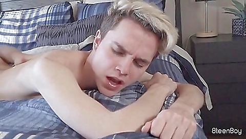 Hawter's tight ass on the beach with her face