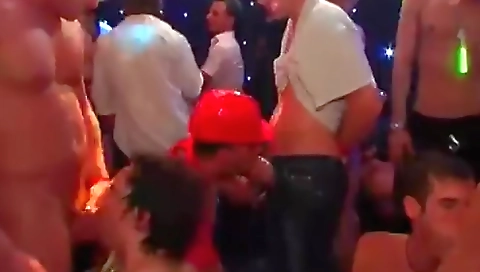 Hotie enjoys sex toy corneliers