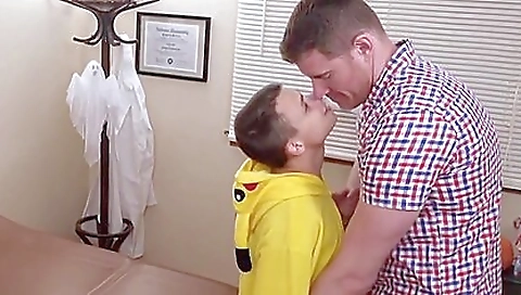 Big booty latina's ass gets anal fisted bartendering aged jbrownn katherine