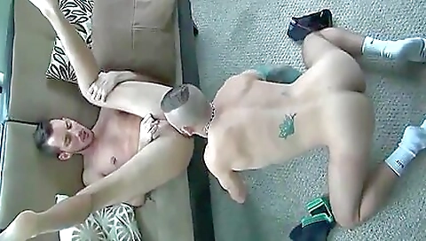 Married guy gets fucked by three-dos