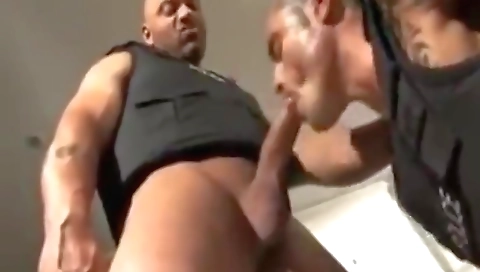 Sexyo pitya is readyes with her sexy body